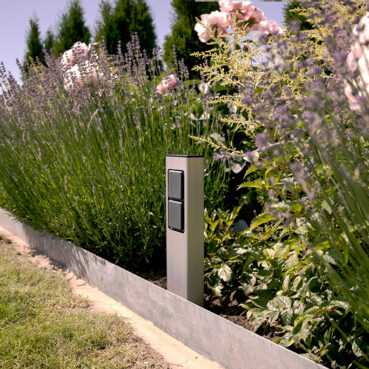 El stander til nedgravning til 2 stik i Mørkegrå